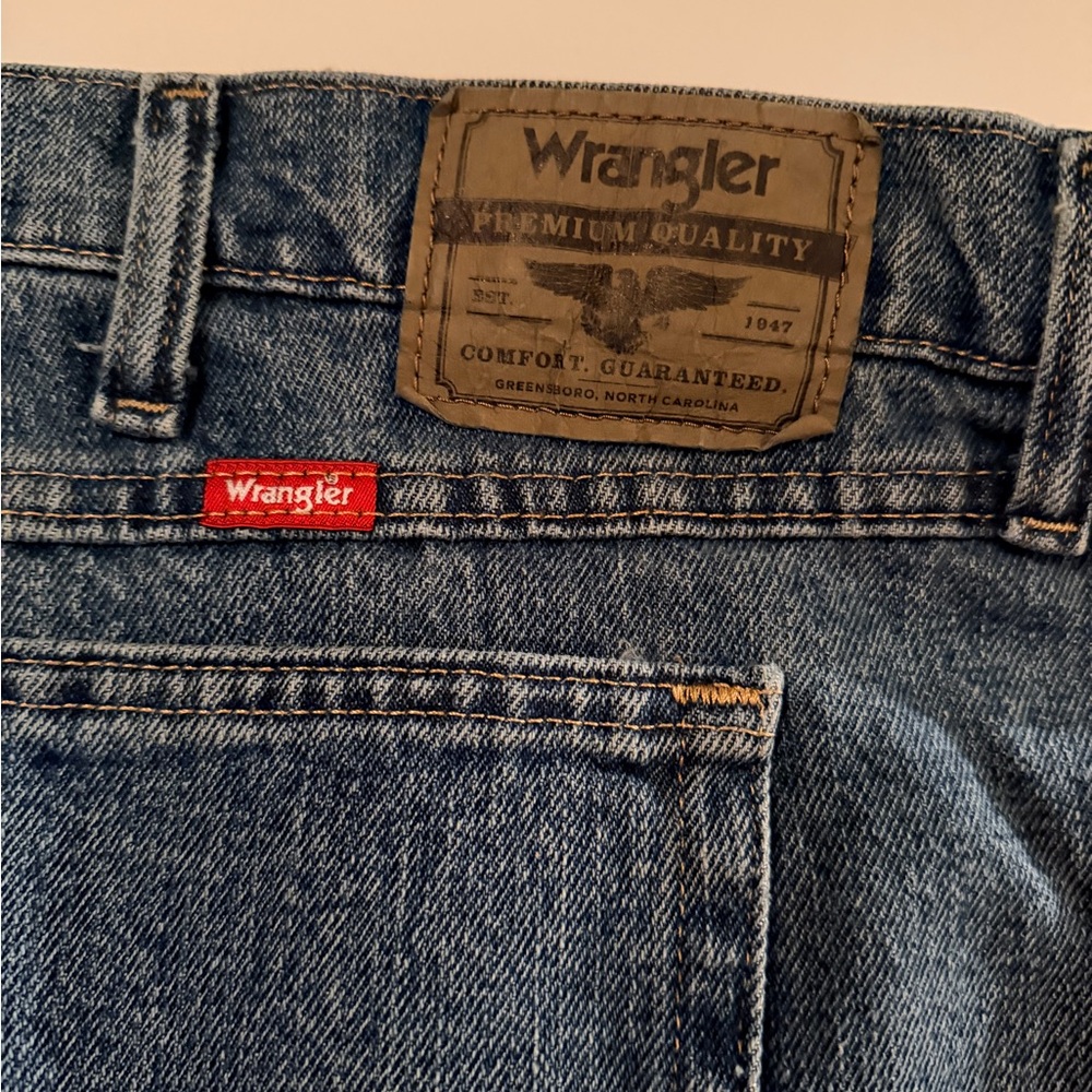 Wrangler men’s blue jeans, 100% cotton, size 46x32